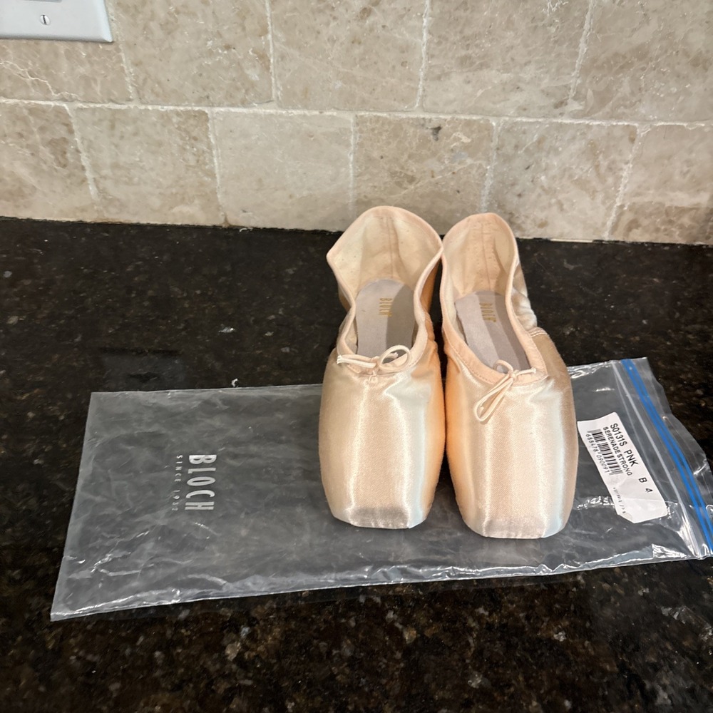 Bloch Serenade Strong Pointe Shoes Size 4 B S0131S NEW Dance Ballet Pink
